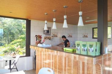 تختخواب و صبحانه Arenal Garden Lodge