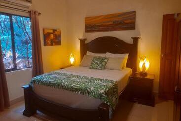 تختخواب و صبحانه Coyaba Tropical Elegant Adult Guesthouse