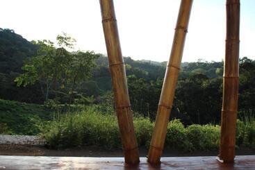 تختخواب و صبحانه Eden Tica Lodge