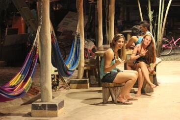 Coral Reef Surf Hostel And Camp
