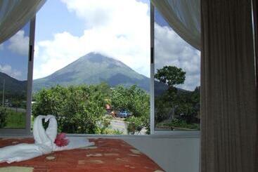هتل Arenal By Regina