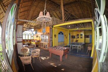 هتل Azuluna Ecolodge