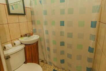 هتل Cabinas Balcon Del Mar Tortuguero