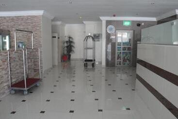 Marina Royal Hotel Suites