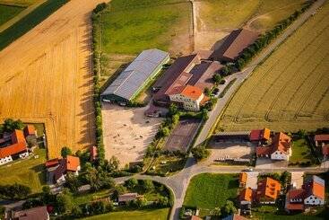 هتل Pension & Reitschule Fuchsenhof
