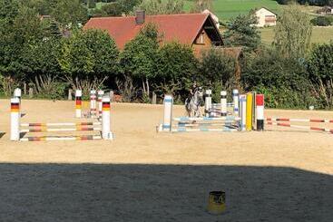 هتل Pension & Reitschule Fuchsenhof