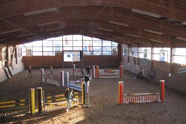 هتل Pension & Reitschule Fuchsenhof