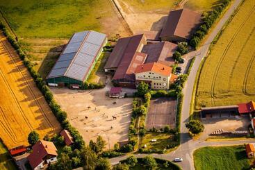 هتل Pension & Reitschule Fuchsenhof