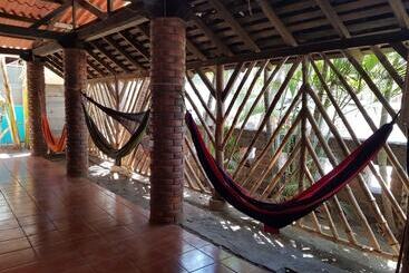 هتل Simple Backpackers Hostel