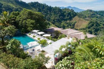 هتل The Retreat Costa Rica   Wellness Resort & Spa