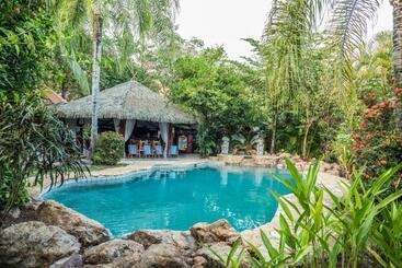 هتل Villas Kalimba