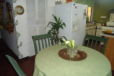 تختخواب و صبحانه Casa Familiar La Tortuga