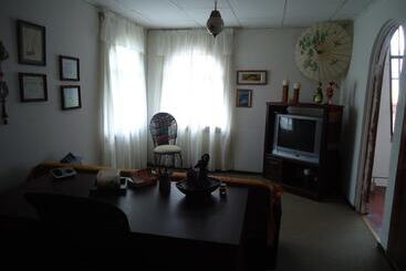 تختخواب و صبحانه Casa Familiar La Tortuga