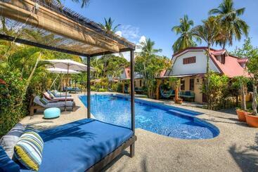 تختخواب و صبحانه Encantada Ocean Cottages