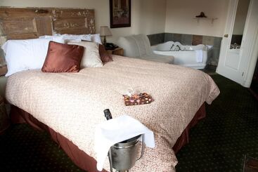 هتل Auberge De La Tour Du Lac