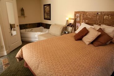 Отель Auberge De La Tour Du Lac