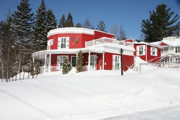 Отель Auberge De La Tour Du Lac