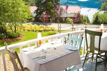 Отель Auberge De La Tour Du Lac
