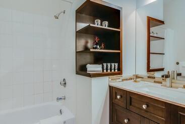 هتل Auberge Nuits St Georges