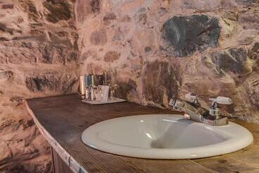هتل Auberge Nuits St Georges