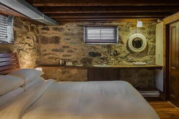 هتل Auberge Nuits St Georges