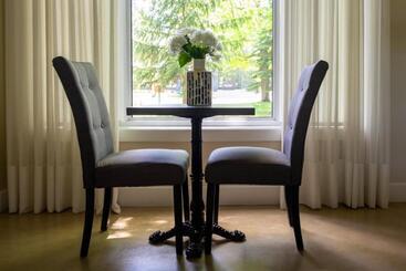 هتل Auberge Nuits St Georges