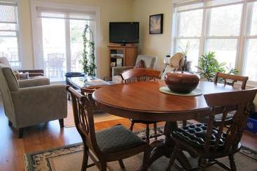 فندق Twin Pines Bed And Breakfast