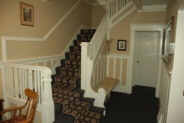هتل Cambie Lodge