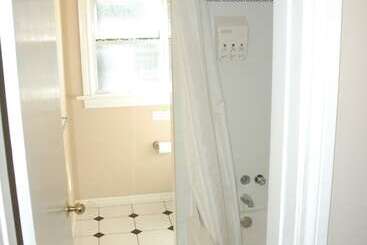 هتل Cambie Lodge