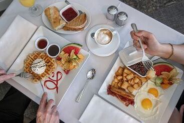 هتل Chez Truchon Bistro Auberge
