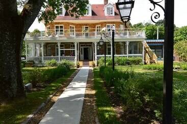 هتل Chez Truchon Bistro Auberge