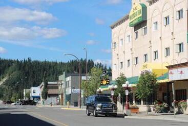 Elite Hotel Downtown Center  Ski & Northern Light Tour Long Term Stay - Whitehorse