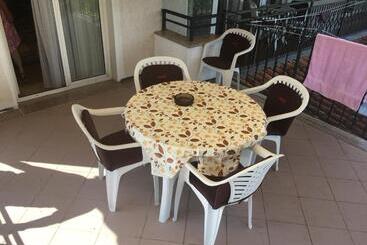 هتل Guesthouse Villa Manda