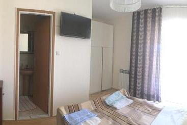 هتل Guesthouse Villa Manda