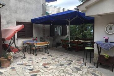هتل Guesthouse Villa Manda