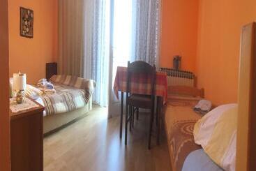 هتل Guesthouse Villa Manda