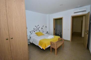 هتل Hostal Aquaforum