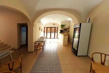 هتل Hostal Aquaforum
