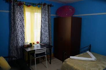 هتل Kensington Market Hostel
