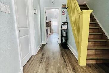 هتل Kensington Market Hostel