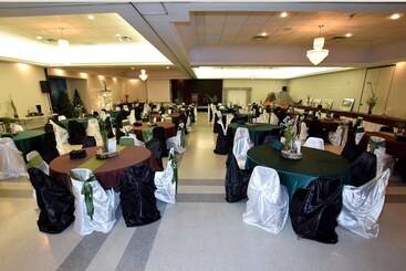 هتل Lakeland Inn