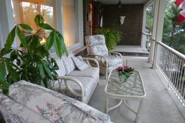 هتل Les Diplomates B&b Executive Guest House