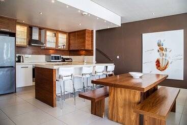 هتل Marine Square Luxury Suites