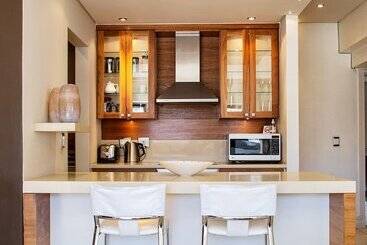 هتل Marine Square Luxury Suites