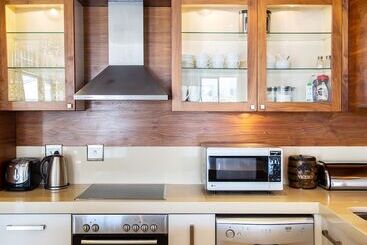 هتل Marine Square Luxury Suites