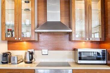 هتل Marine Square Luxury Suites