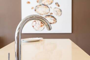 هتل Marine Square Luxury Suites