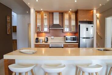 هتل Marine Square Luxury Suites