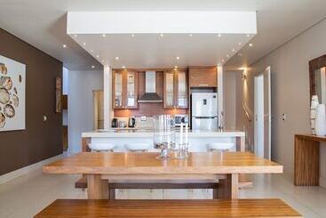هتل Marine Square Luxury Suites
