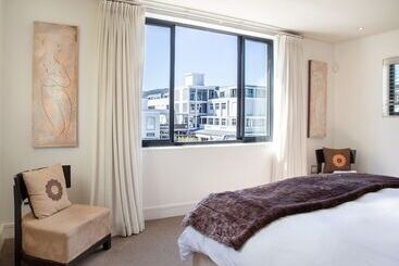 هتل Marine Square Luxury Suites
